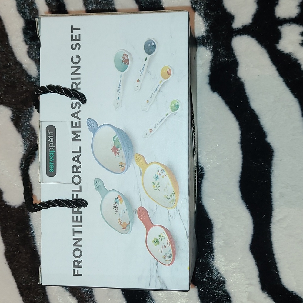 NIB Set-Ceramic Floral Butter Dish with salt & pepper shakers + measuring set - Picture 8 of 11